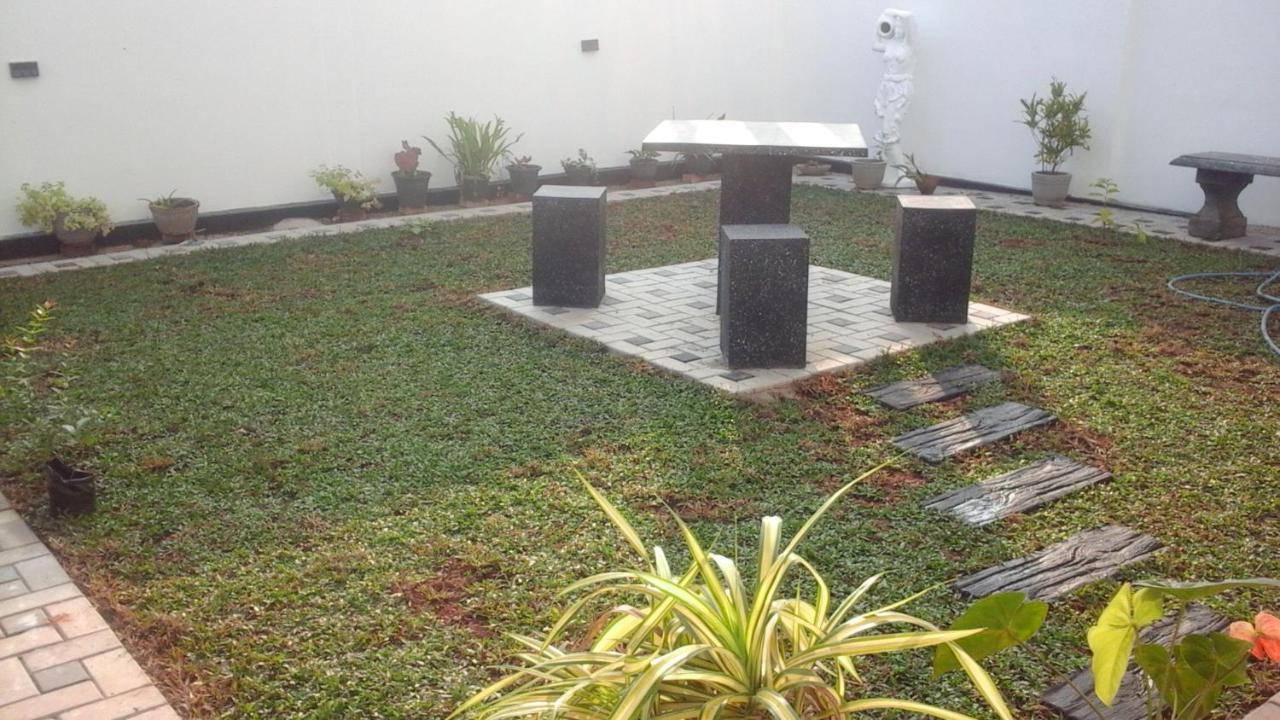 Apartment Near Colombo Airport Катунаяка Экстерьер фото